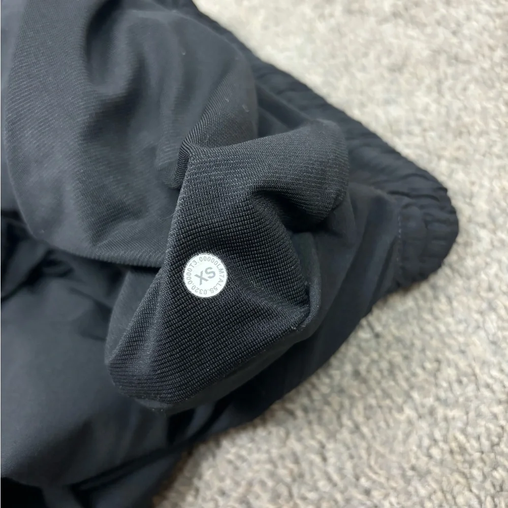 Black lululemon pace breaker 7” inseam‎ shorts